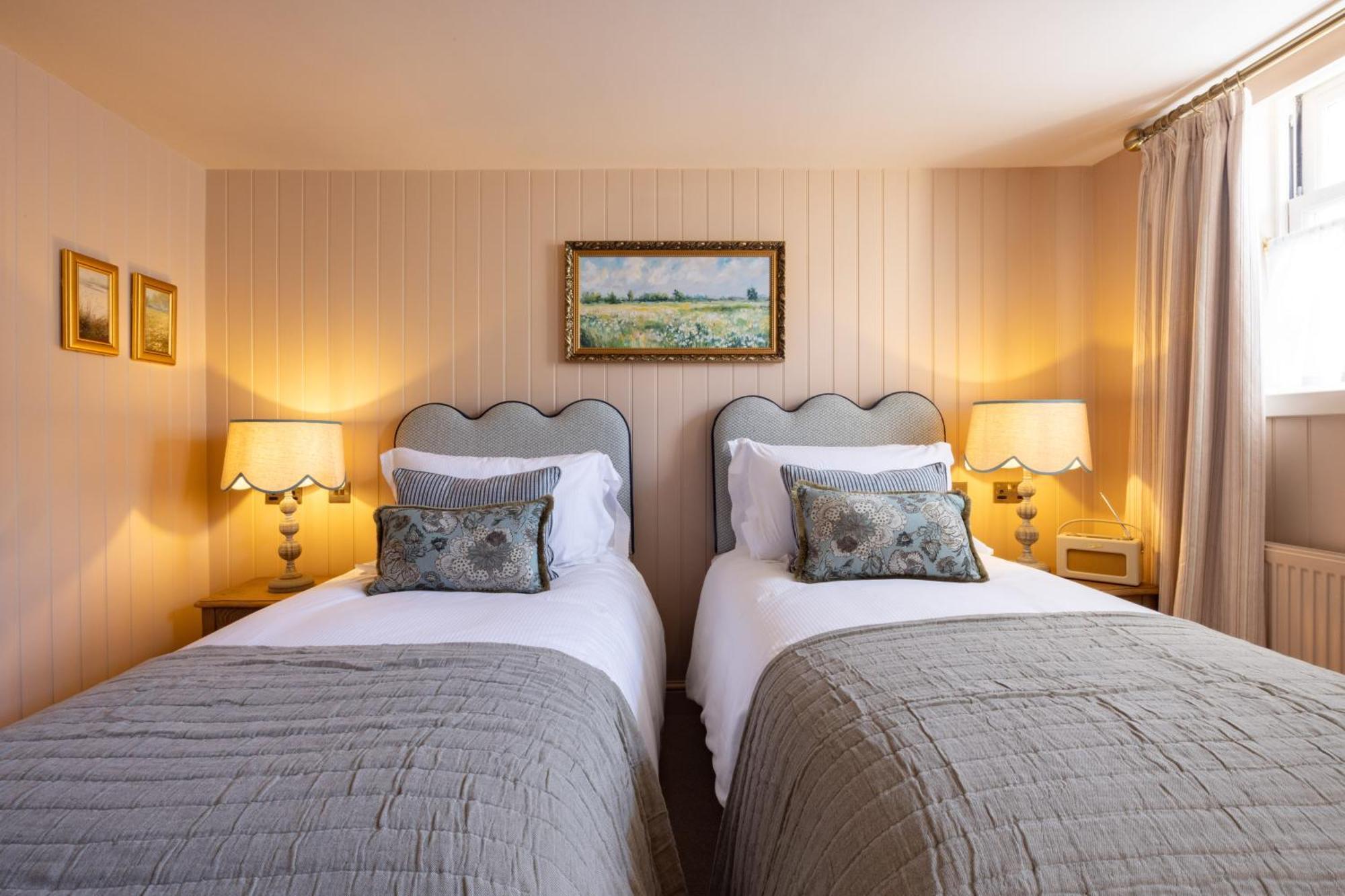 The White Hart - A Heartwood Inn لُويس المظهر الخارجي الصورة