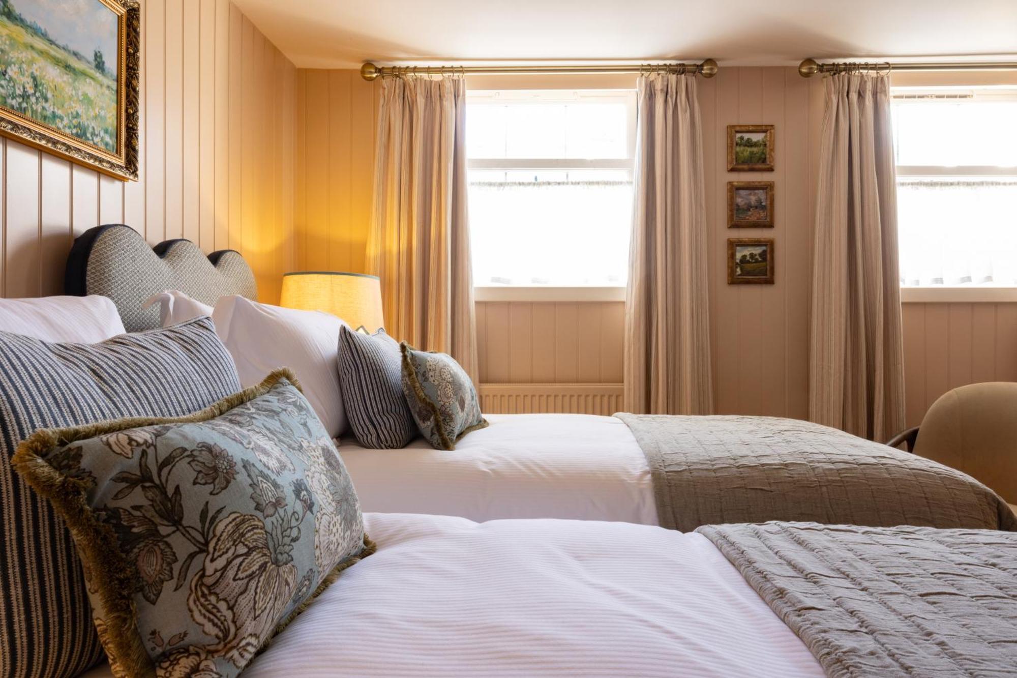 The White Hart - A Heartwood Inn لُويس المظهر الخارجي الصورة