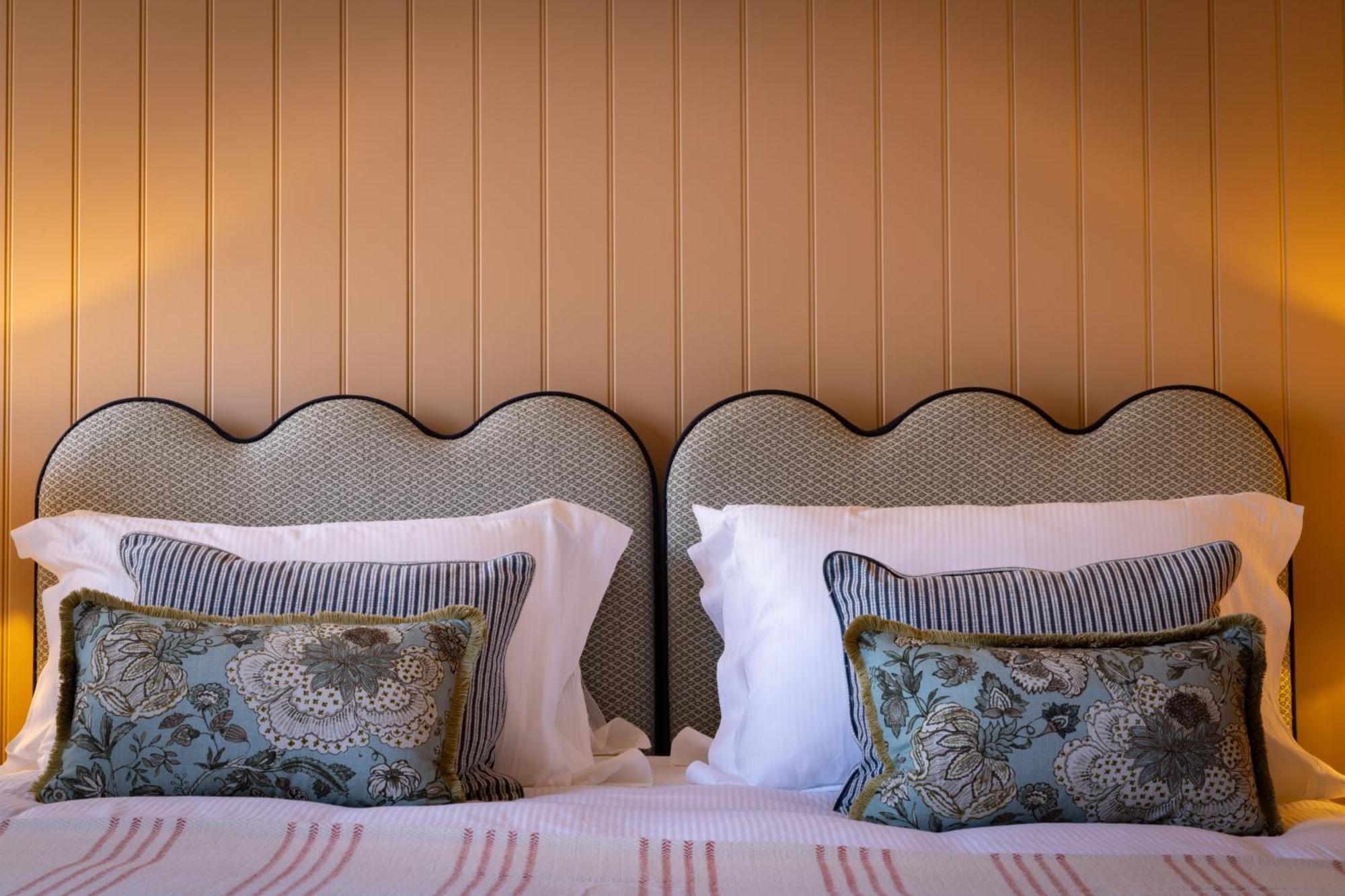 The White Hart - A Heartwood Inn لُويس المظهر الخارجي الصورة