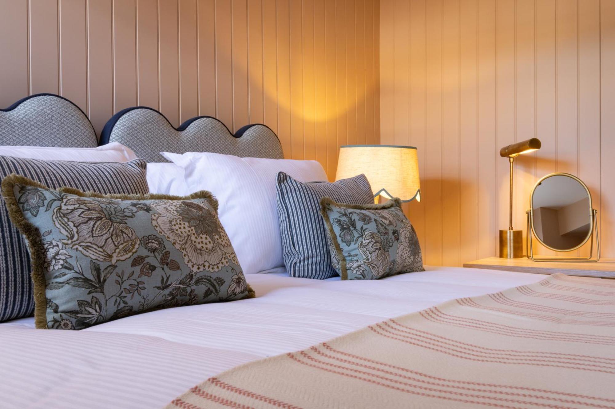The White Hart - A Heartwood Inn لُويس المظهر الخارجي الصورة