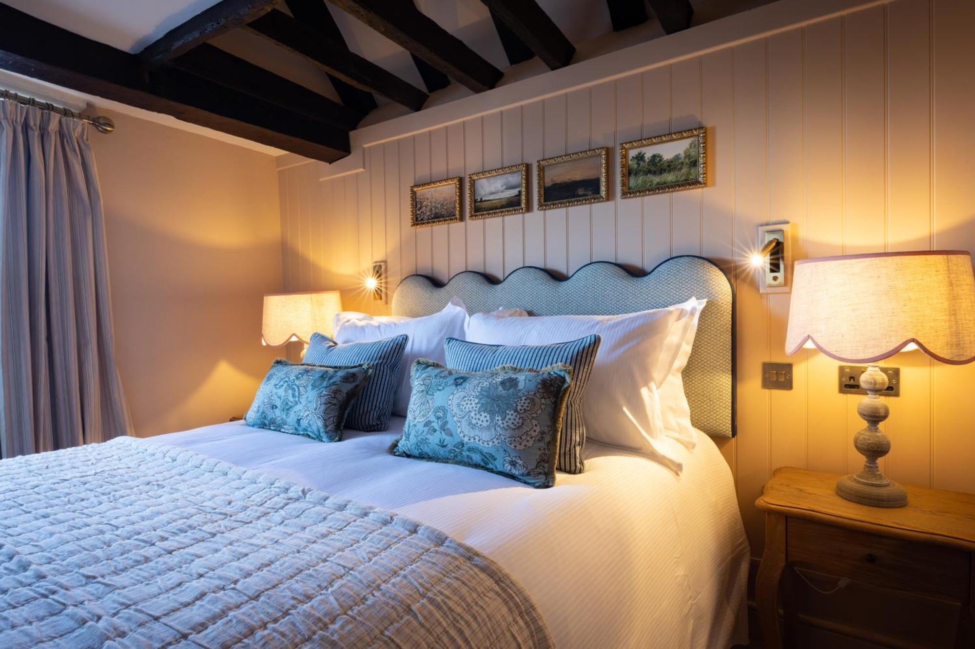 The White Hart - A Heartwood Inn لُويس المظهر الخارجي الصورة